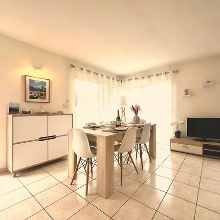 Douce Parenthese Moderne Avec Terrasse Ensoleillee