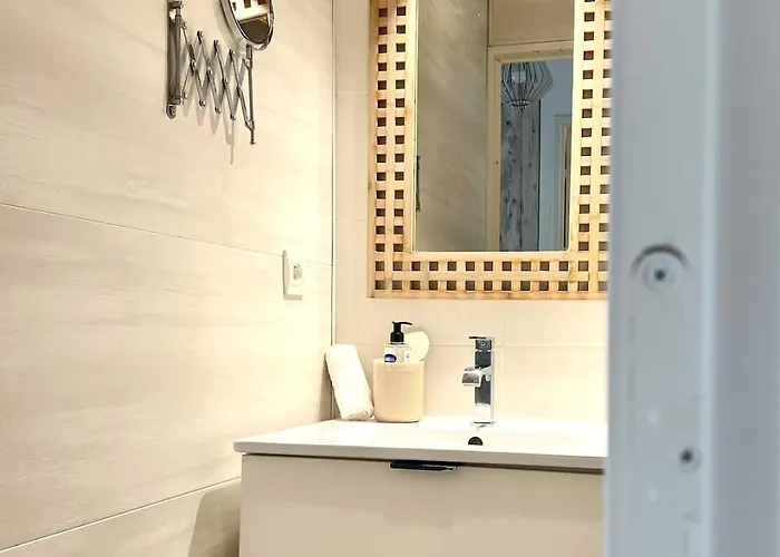 Douce Parenthese Moderne Avec Terrasse Ensoleillee